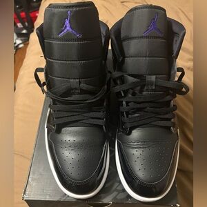 Gently Used Jordan AJ 1 Mid SE